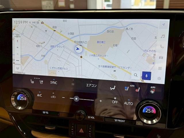 【純正ナビ】一体感のあるナビは、高級感ある車内を演出してくれます。Ｂｌｕｅｔｏｏｔｈ再生などオーディオ機能も充実しておりますので、運転もより楽しめます♪