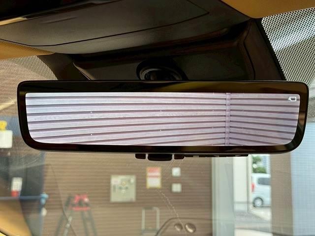 【デジタルインナーミラー】を搭載しております。ミラーにより後方確認ができますので、駐車の際などに役立ちます。