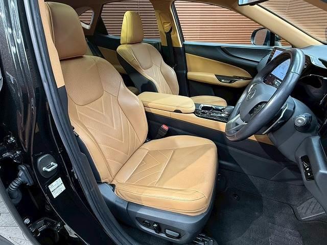 各ブランドのシートカバー取り扱っております、また弊社オリジナルフロアマットもございます。自慢の愛車をアレンジしましょう☆