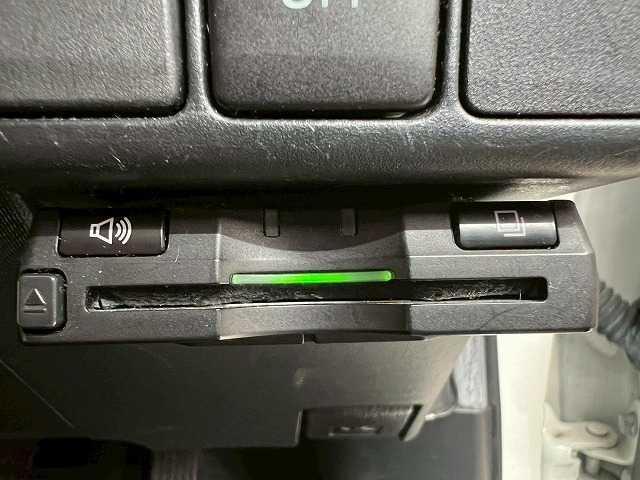 アクア Ｇ　禁煙車　バックカメラ　スマートキー　プッシュスタート　ＣＤデッキ　Ｂｌｕｅｔｏｏｔｈオーディオ　純正１４インチアルミホイール（6枚目）