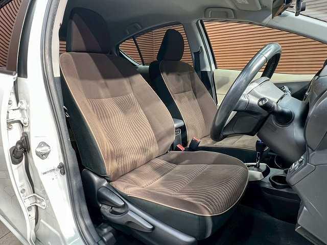 アクア Ｇ　禁煙車　バックカメラ　スマートキー　プッシュスタート　ＣＤデッキ　Ｂｌｕｅｔｏｏｔｈオーディオ　純正１４インチアルミホイール（8枚目）