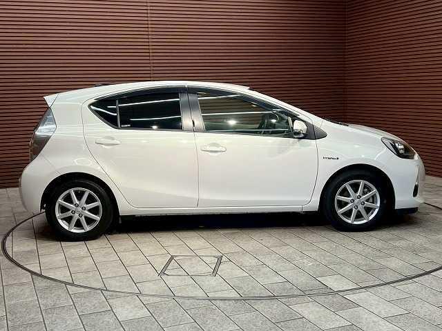 アクア Ｇ　禁煙車　バックカメラ　スマートキー　プッシュスタート　ＣＤデッキ　Ｂｌｕｅｔｏｏｔｈオーディオ　純正１４インチアルミホイール（18枚目）