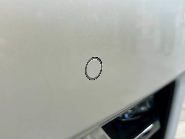 ランドクルーザープラド ＴＸ　禁煙車　レーダークルーズコントロール　クリアランスソナー　フロントカメラ　スマートキー　プッシュスタート　ＬＥＤヘッドライト　純正ナビ　横滑り防止装置　オートエアコン　オートマチックハイビーム　ＥＴＣ（6枚目）