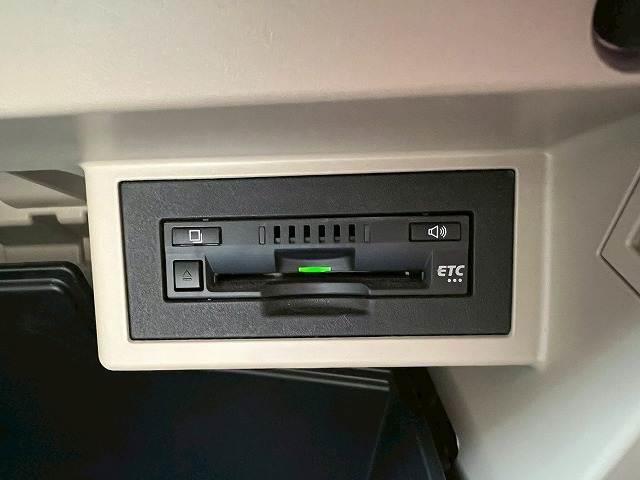 ランドクルーザープラド ＴＸ　禁煙車　レーダークルーズコントロール　クリアランスソナー　フロントカメラ　スマートキー　プッシュスタート　ＬＥＤヘッドライト　純正ナビ　横滑り防止装置　オートエアコン　オートマチックハイビーム　ＥＴＣ（16枚目）