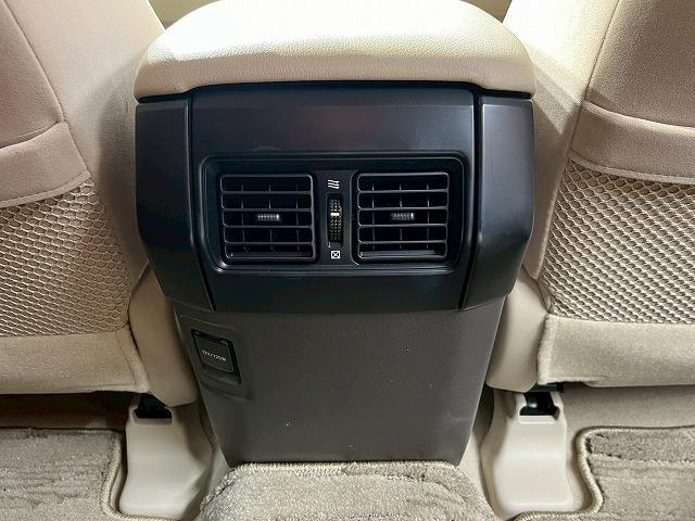 ランドクルーザープラド ＴＸ　禁煙車　レーダークルーズコントロール　クリアランスソナー　フロントカメラ　スマートキー　プッシュスタート　ＬＥＤヘッドライト　純正ナビ　横滑り防止装置　オートエアコン　オートマチックハイビーム　ＥＴＣ（43枚目）