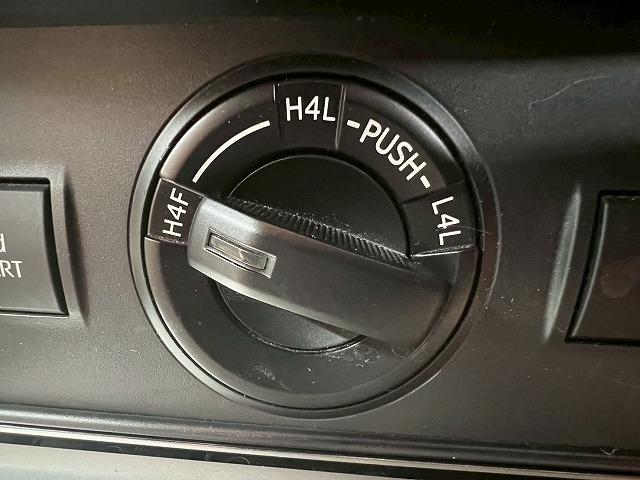 ランドクルーザープラド ＴＸ　禁煙車　レーダークルーズコントロール　クリアランスソナー　フロントカメラ　スマートキー　プッシュスタート　ＬＥＤヘッドライト　純正ナビ　横滑り防止装置　オートエアコン　オートマチックハイビーム　ＥＴＣ（48枚目）