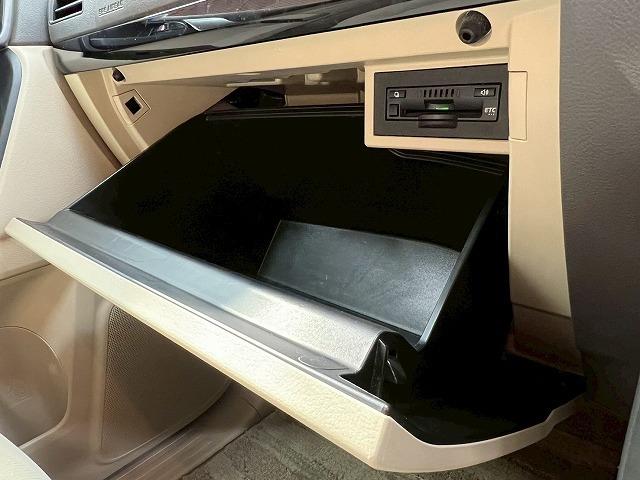 ランドクルーザープラド ＴＸ　禁煙車　レーダークルーズコントロール　クリアランスソナー　フロントカメラ　スマートキー　プッシュスタート　ＬＥＤヘッドライト　純正ナビ　横滑り防止装置　オートエアコン　オートマチックハイビーム　ＥＴＣ（65枚目）