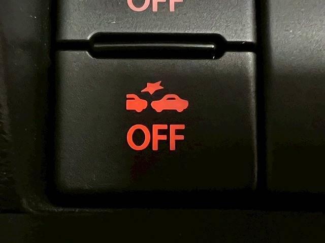 【衝突軽減ブレーキ】万が一のときにレーダーやセンサーなどが前方障害物や車両などを検知し、衝突の可能性がある際に緊急ブレーキをかける機能です。