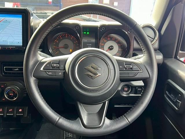 【ステアリングスイッチ】を装備しております。オーディオ操作をハンドルで行うことが可能です。