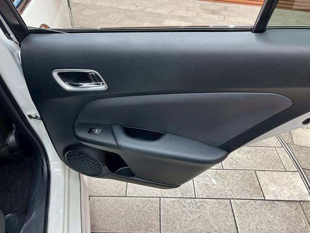 プリウス Ｓセーフティプラス　モデリスタエアロ　レーダークルーズコントロール　アドバンスドパーク　クリアランスソナー　ヘッドアップディスプレイ　スマートキー　プッシュスタート　オートマチックハイビーム　純正ナビ　バックカメラ（45枚目）