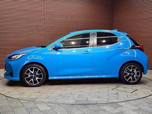 ヤリス ハイブリッドＺ　禁煙　全周囲カメラ　シートヒーター　ステアリングヒーター　追従クルーズコントロール　ＡＣ１００Ｖ　ブラインドスポットモニター　ヘッドアップディスプレイ　パーキングアシスト　オートマチックハイビーム（18枚目）