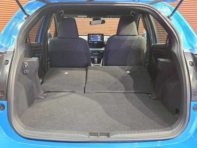 ヤリス ハイブリッドＺ　禁煙　全周囲カメラ　シートヒーター　ステアリングヒーター　追従クルーズコントロール　ＡＣ１００Ｖ　ブラインドスポットモニター　ヘッドアップディスプレイ　パーキングアシスト　オートマチックハイビーム（65枚目）