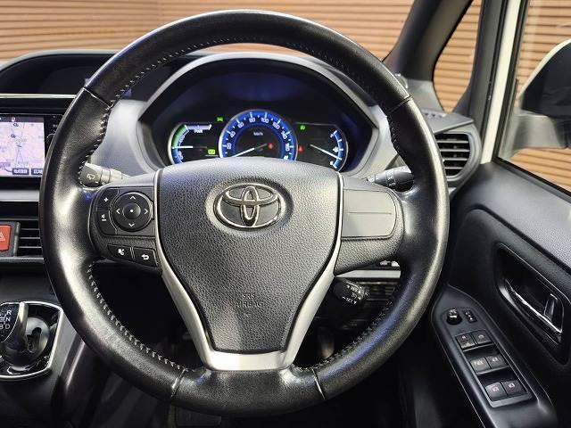 ヴォクシー ハイブリッドＶ　純正地デジナビ　バックカメラ　フリップダウンモニター　両側電動ドア　シートヒーター　クルーズコントロール　モデリスタエアロ　ＥＴＣ　ステアリングリモコン　オートエアコン　パワーウインドウ（13枚目）