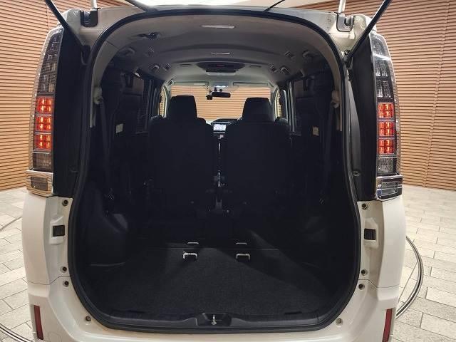 ヴォクシー ハイブリッドＶ　純正地デジナビ　バックカメラ　フリップダウンモニター　両側電動ドア　シートヒーター　クルーズコントロール　モデリスタエアロ　ＥＴＣ　ステアリングリモコン　オートエアコン　パワーウインドウ（20枚目）