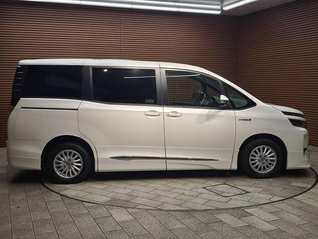 ヴォクシー ハイブリッドＶ　純正地デジナビ　バックカメラ　フリップダウンモニター　両側電動ドア　シートヒーター　クルーズコントロール　モデリスタエアロ　ＥＴＣ　ステアリングリモコン　オートエアコン　パワーウインドウ（34枚目）