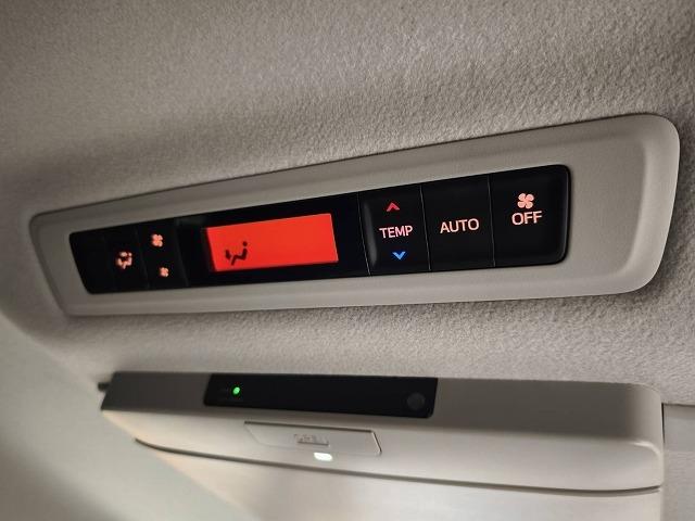 ヴォクシー ハイブリッドＶ　純正地デジナビ　バックカメラ　フリップダウンモニター　両側電動ドア　シートヒーター　クルーズコントロール　モデリスタエアロ　ＥＴＣ　ステアリングリモコン　オートエアコン　パワーウインドウ（46枚目）