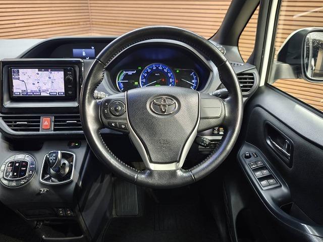 ヴォクシー ハイブリッドＶ　純正地デジナビ　バックカメラ　フリップダウンモニター　両側電動ドア　シートヒーター　クルーズコントロール　モデリスタエアロ　ＥＴＣ　ステアリングリモコン　オートエアコン　パワーウインドウ（69枚目）