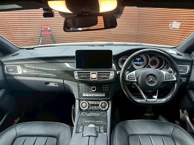 アイポイントも高く見渡しの良い視界を確保しています。長距離のドライブでも疲れにくく快適に運転できます。