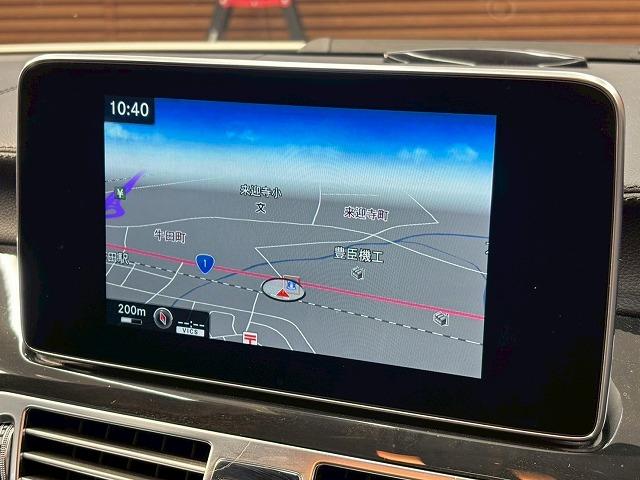【純正ナビ】一体感のあるナビは、高級感ある車内を演出してくれます。Ｂｌｕｅｔｏｏｔｈ再生などオーディオ機能も充実しておりますので、運転もより楽しめます♪