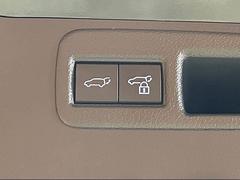 ボタン一つでリアゲートの開閉が可能な「パワーバックドア」を装備しています。 6