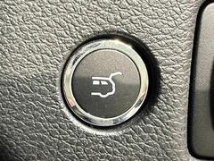 ボタン一つでリアゲートの開閉が可能な「パワーバックドア」を装備しています。 5