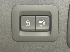 ボタン一つでリアゲートの開閉が可能な「パワーバックドア」を装備しています。 7