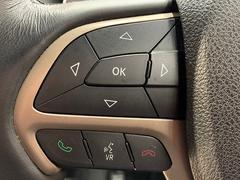 ステアリングスイッチ搭載なので運転中手元でオーディオの操作が可能です。 6