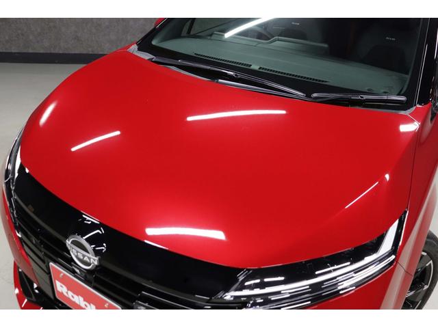 オーラ ニスモ　車検整備付／純正９インチナビＴＶ／プロパイロット／ＢＯＳＥサウンドシステム／全周囲カメラ／ワイヤレス充電／合皮コンビシート／ブラックルーフ／ステアリングヒーター／デジタルルームミラー／ＥＴＣ２．０（10枚目）
