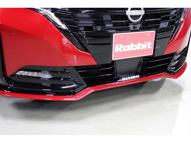 オーラ ニスモ　車検整備付／純正９インチナビＴＶ／プロパイロット／ＢＯＳＥサウンドシステム／全周囲カメラ／ワイヤレス充電／合皮コンビシート／ブラックルーフ／ステアリングヒーター／デジタルルームミラー／ＥＴＣ２．０（12枚目）