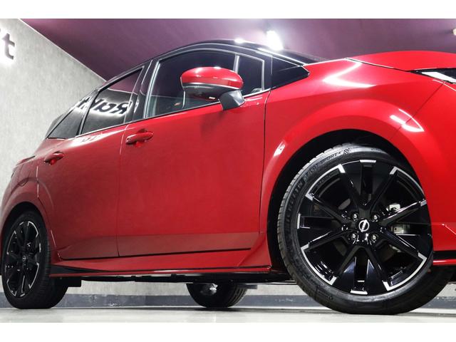 オーラ ニスモ　車検整備付／純正９インチナビＴＶ／プロパイロット／ＢＯＳＥサウンドシステム／全周囲カメラ／ワイヤレス充電／合皮コンビシート／ブラックルーフ／ステアリングヒーター／デジタルルームミラー／ＥＴＣ２．０（18枚目）