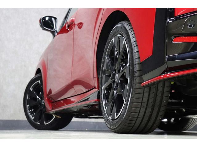 オーラ ニスモ　車検整備付／純正９インチナビＴＶ／プロパイロット／ＢＯＳＥサウンドシステム／全周囲カメラ／ワイヤレス充電／合皮コンビシート／ブラックルーフ／ステアリングヒーター／デジタルルームミラー／ＥＴＣ２．０（21枚目）