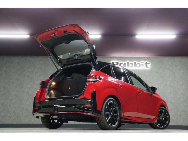 オーラ ニスモ　車検整備付／純正９インチナビＴＶ／プロパイロット／ＢＯＳＥサウンドシステム／全周囲カメラ／ワイヤレス充電／合皮コンビシート／ブラックルーフ／ステアリングヒーター／デジタルルームミラー／ＥＴＣ２．０（24枚目）