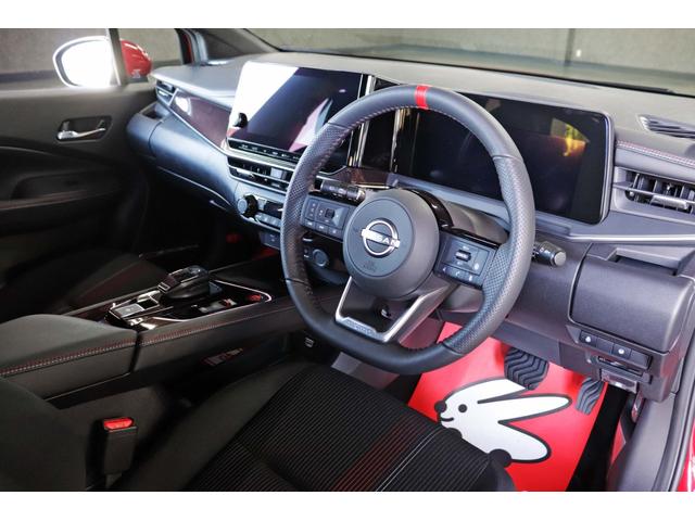 オーラ ニスモ　車検整備付／純正９インチナビＴＶ／プロパイロット／ＢＯＳＥサウンドシステム／全周囲カメラ／ワイヤレス充電／合皮コンビシート／ブラックルーフ／ステアリングヒーター／デジタルルームミラー／ＥＴＣ２．０（28枚目）