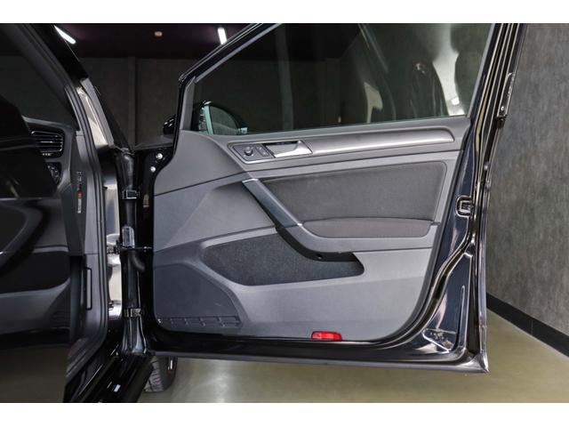 ゴルフＧＴＩ ダイナミック　ディスカバープロナビ／９．２型地デジＴＶ／大型デジタルメーター／専用１８ＡＷ／レッドブレーキキャリパー／アダプティブシャシーＣ／ＰＤＣ（前後）／ＡＣＣ／チェック柄シート／ＬＥＤヘッド／ＤＣＬ／ＥＴＣ（24枚目）