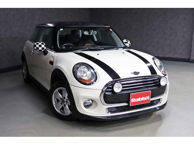 ＭＩＮＩ ワン　１オーナー／クールパッケージ／ナビゲーションパッケージ／禁煙／ＥＴＣ／チェッカーフラッグ柄ドアミラーカバー／８．８インチディスプレイナビ／ドライブレコーダー／スペアキー／ＵＳＢ接続／Ｂｌｕｅｔｏｏｔｈ（3枚目）