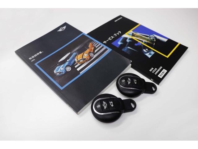 ＭＩＮＩ ワン　１オーナー／クールパッケージ／ナビゲーションパッケージ／禁煙／ＥＴＣ／チェッカーフラッグ柄ドアミラーカバー／８．８インチディスプレイナビ／ドライブレコーダー／スペアキー／ＵＳＢ接続／Ｂｌｕｅｔｏｏｔｈ（4枚目）