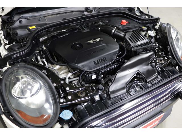ＭＩＮＩ ワン　１オーナー／クールパッケージ／ナビゲーションパッケージ／禁煙／ＥＴＣ／チェッカーフラッグ柄ドアミラーカバー／８．８インチディスプレイナビ／ドライブレコーダー／スペアキー／ＵＳＢ接続／Ｂｌｕｅｔｏｏｔｈ（5枚目）