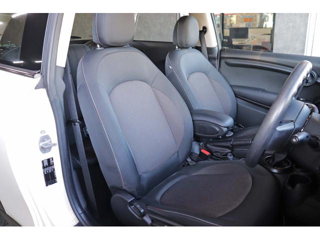 ＭＩＮＩ ワン　１オーナー／クールパッケージ／ナビゲーションパッケージ／禁煙／ＥＴＣ／チェッカーフラッグ柄ドアミラーカバー／８．８インチディスプレイナビ／ドライブレコーダー／スペアキー／ＵＳＢ接続／Ｂｌｕｅｔｏｏｔｈ（29枚目）