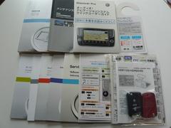 各種、取説、記録簿、予備キーと新車時から整ってあります。 5