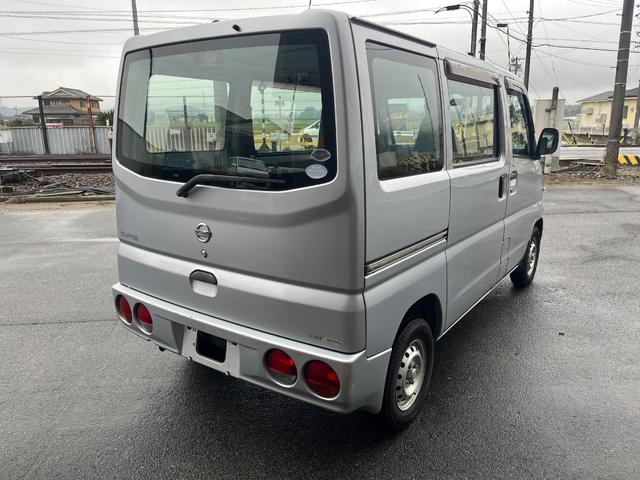 クリッパーバン DX 4WD 5速マニュアル車 エアコン パワステ ライトレベライザー エアバッグ フロアマット ドアバイザー 純正ラジオ(8枚目)