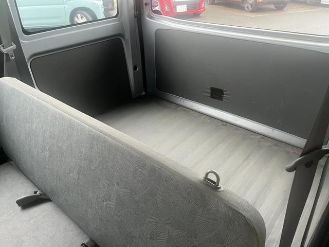 クリッパーバン DX 4WD 5速マニュアル車 エアコン パワステ ライトレベライザー エアバッグ フロアマット ドアバイザー 純正ラジオ(22枚目)