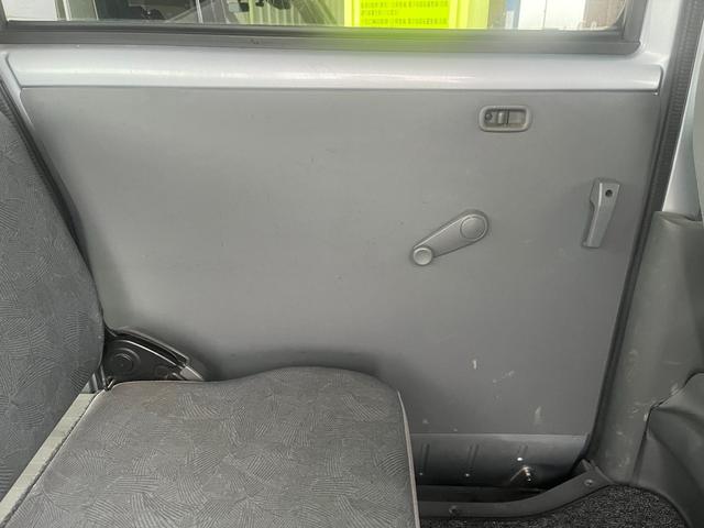 クリッパーバン DX 4WD 5速マニュアル車 エアコン パワステ ライトレベライザー エアバッグ フロアマット ドアバイザー 純正ラジオ(33枚目)