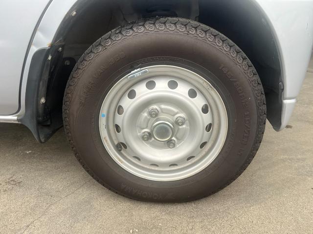 クリッパーバン DX 4WD 5速マニュアル車 エアコン パワステ ライトレベライザー エアバッグ フロアマット ドアバイザー 純正ラジオ(37枚目)