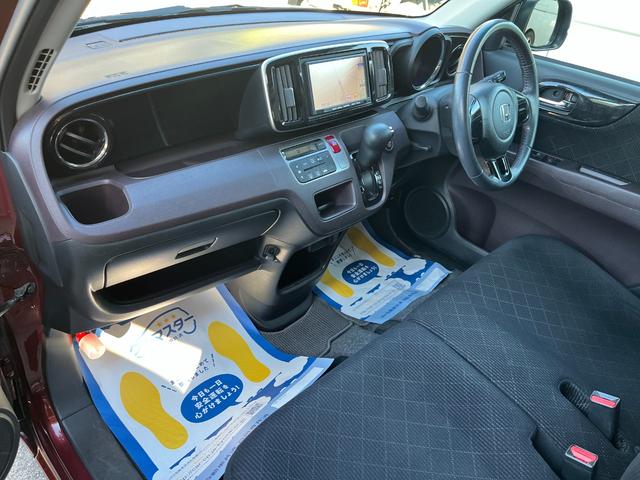 N-ONE プレミアム・Lパッケージ HIDヘッドランプ スマートキー プッシュスタート 社外ナビTV 電格ミラー トップシェイドガラス 純正14インチアルミ リアスポイラー レザーステアリング ドアバイザー フロアマット(18枚目)