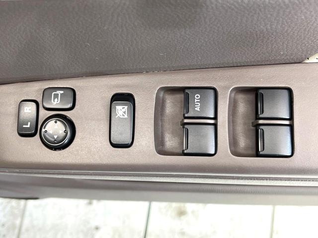 ドルチェX SDナビ 禁煙車 フルセグTV HIDヘッドライト スマートキー オートライト オートエアコン フォグランプ DVD再生 盗難防止装置 プライバシーガラス アイドリングストップ シートリフター(7枚目)