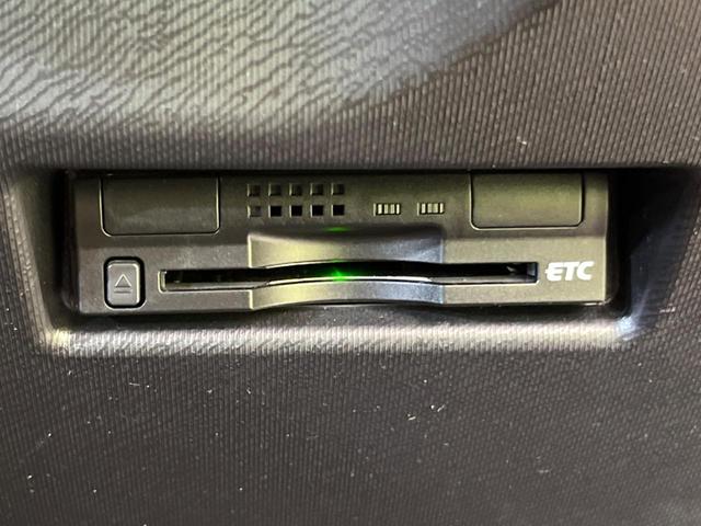 Ｓ　ＳＤナビ　禁煙車　バックカメラ　Ｂｌｕｅｔｏｏｔｈ接続　フルセグＴＶ　ＥＴＣ　ドライブレコーダー　スマートキー　オートエアコン　オートライト　先行車発信お知らせ　ドライブモードセレクト(6枚目)