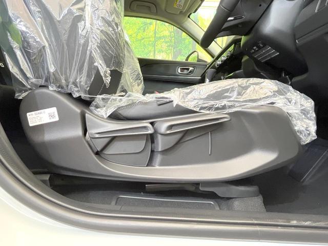 ヴェゼル ｅ：ＨＥＶ　Ｚ　登録済未使用車　メーカー９型ナビ　バックカメラ　コーナーセンサー　置くだけ充電　パワーバックドア　ブラインドスポットモニター　レーダークルーズ　ＬＥＤヘッドライト　ホンダセンシング　シートヒーター（41枚目）