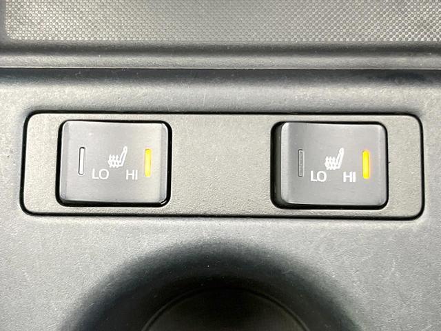 プリウス Ｓツーリングセレクション　純正９型ナビ　トヨタセーフティセンス　禁煙車　前席シートヒーター　レーダークルーズ　バックカメラ　ドラレコ　ビルドインＥＴＣ　スマートキー　ＬＥＤヘッド／フォグ　合皮シート　オートハイビーム（6枚目）