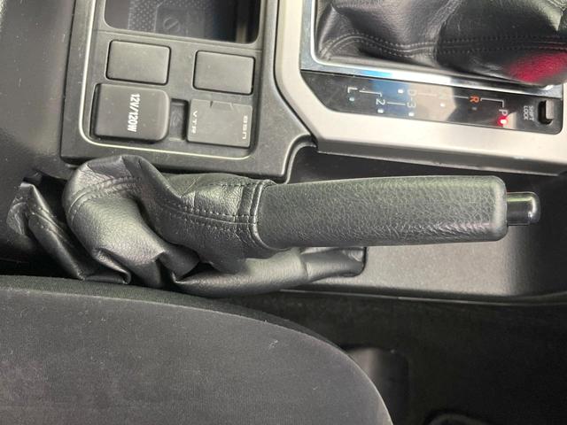 ランドクルーザープラド TX 禁煙車 4WD 純正SDナビ バックカメラ クルコン ETC Bluetooth接続 フロントフォグ オートライト オートエアコン スマートキー 電動格納ミラー ドアバイザー パワーステアリング(28枚目)