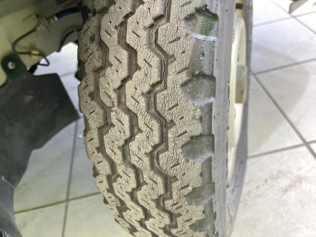 キャリイトラック KX 4WD MT車 衝突被害軽減システム 禁煙車 オートライト CDオーディオ パワーウィンドウ ヘッドライトレベライザー フォグライト 横滑り防止装置 車線逸脱警報(30枚目)